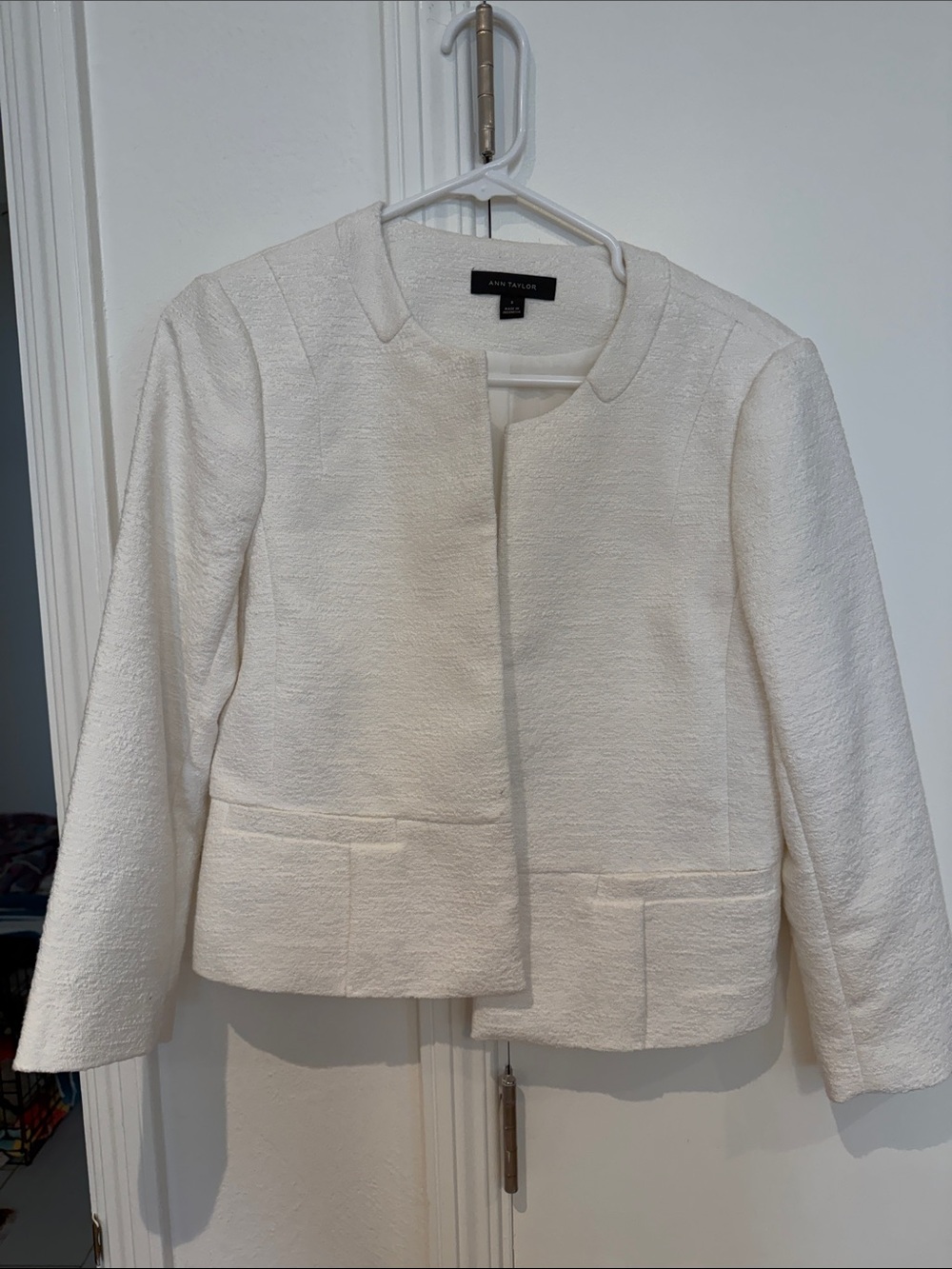 Ann Taylor Cream Textured Collarless Cropped Blazer